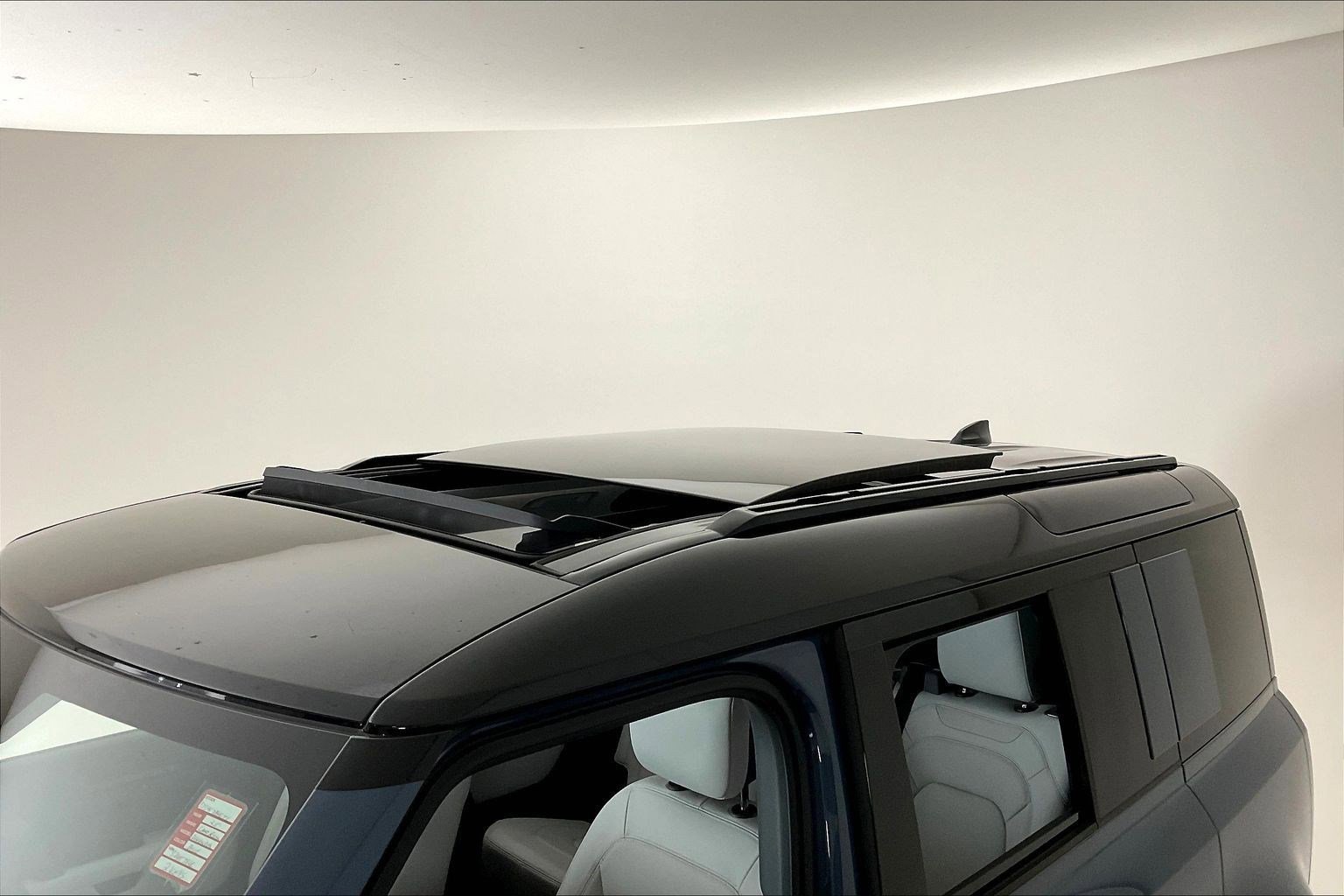 Used 2025 Land Rover Defender 110 X-Dynamic SE image 40