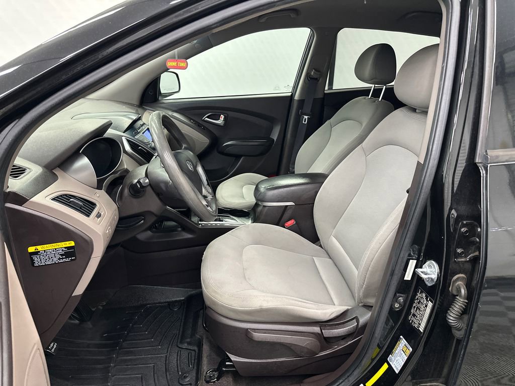 Used 2013 Hyundai Tucson GL FWD image 9