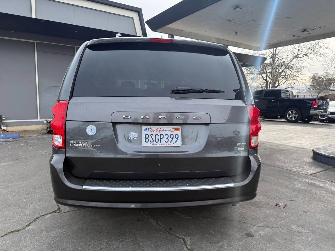 Used 2016 Dodge Grand Caravan SXT image 9