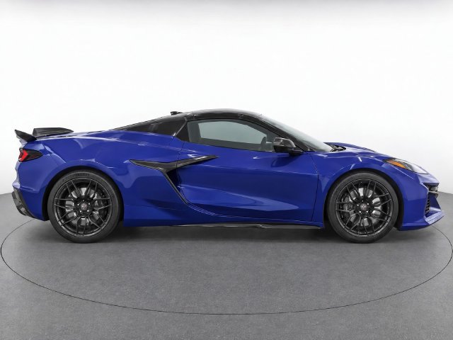 Used 2025 Chevrolet Corvette Z06 RWD image 8