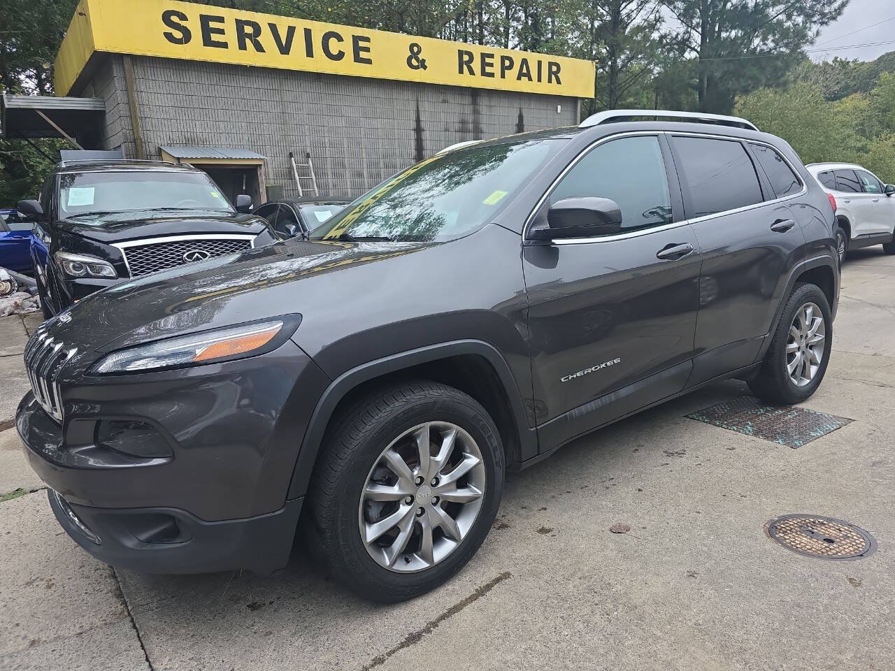 Used 2018 Jeep Cherokee Limited AWD/4WD image 2