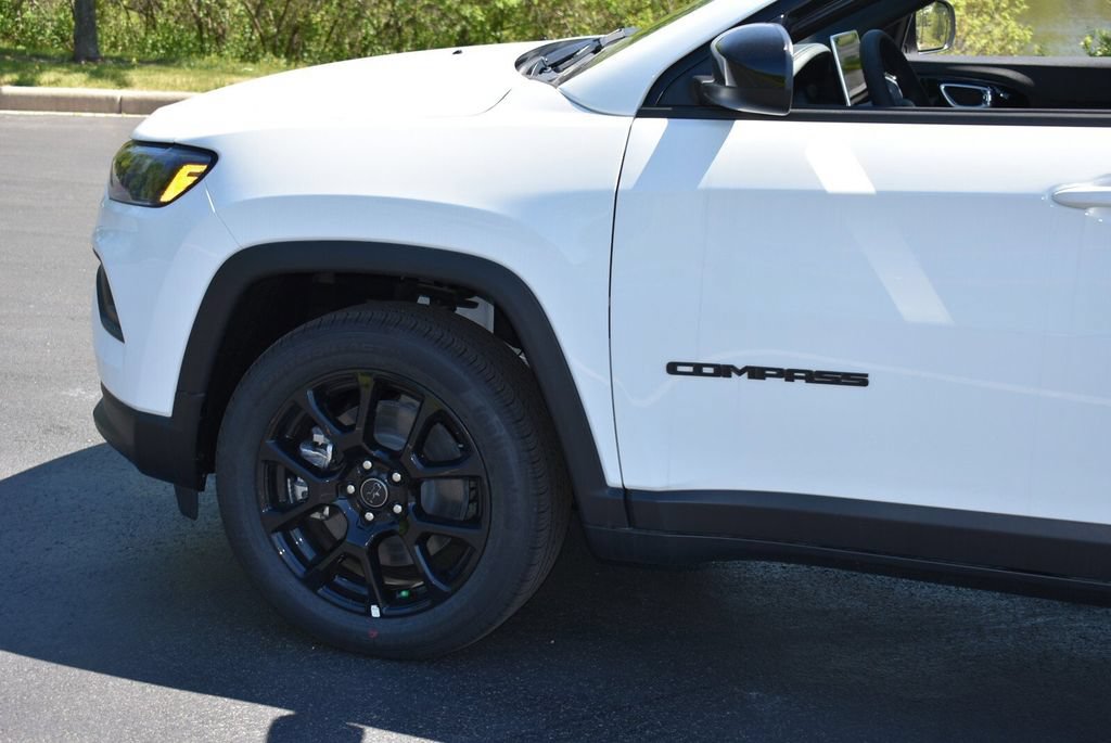 New 2026 Jeep Compass Latitude AWD/4WD image 8