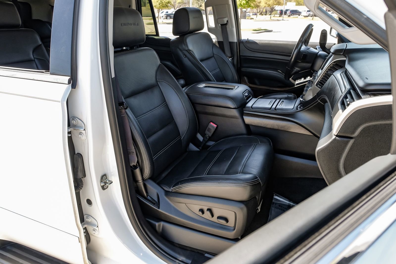 Used 2018 GMC Yukon Denali RWD image 38