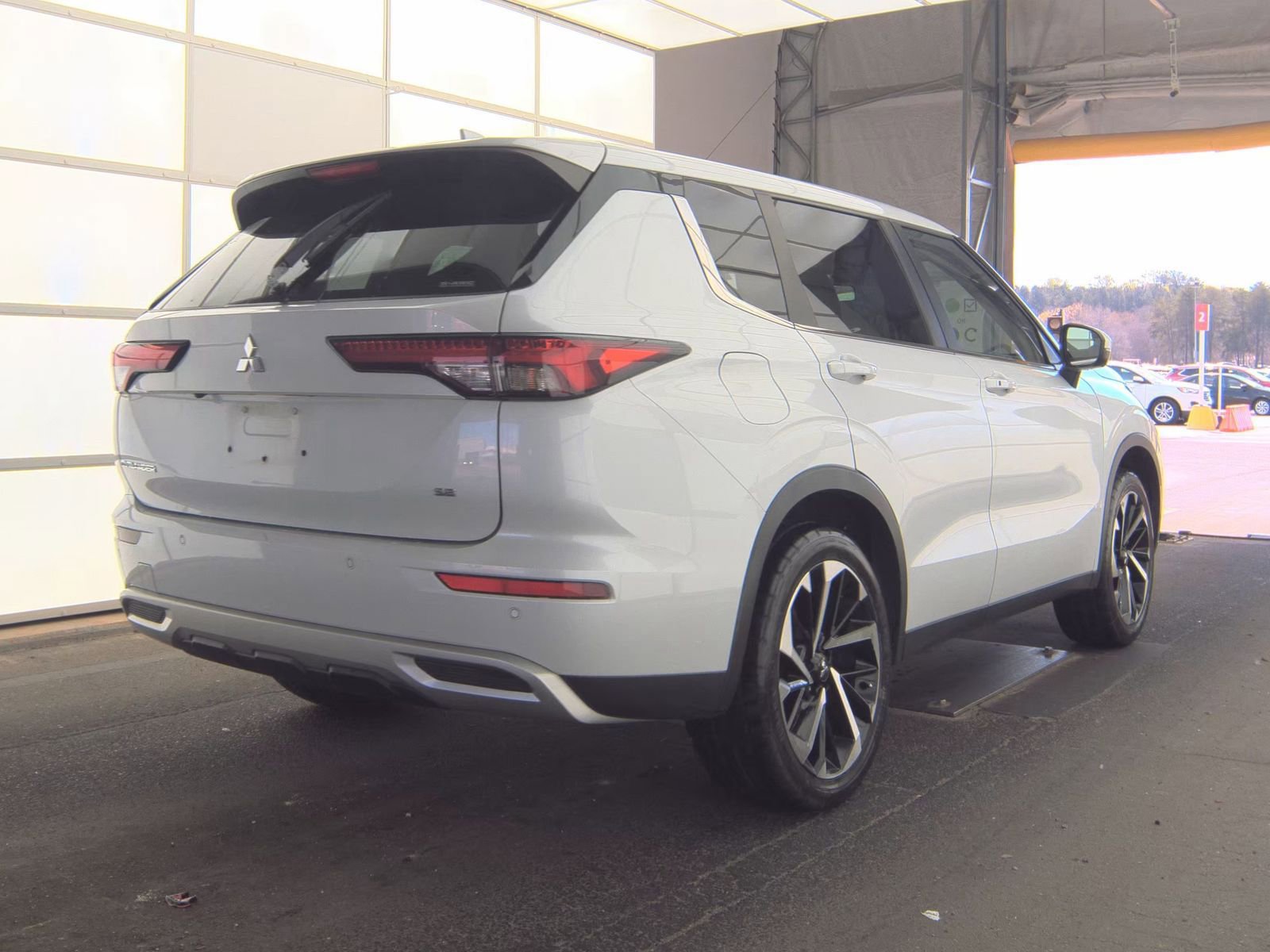 Used 2023 Mitsubishi Outlander ES image 6