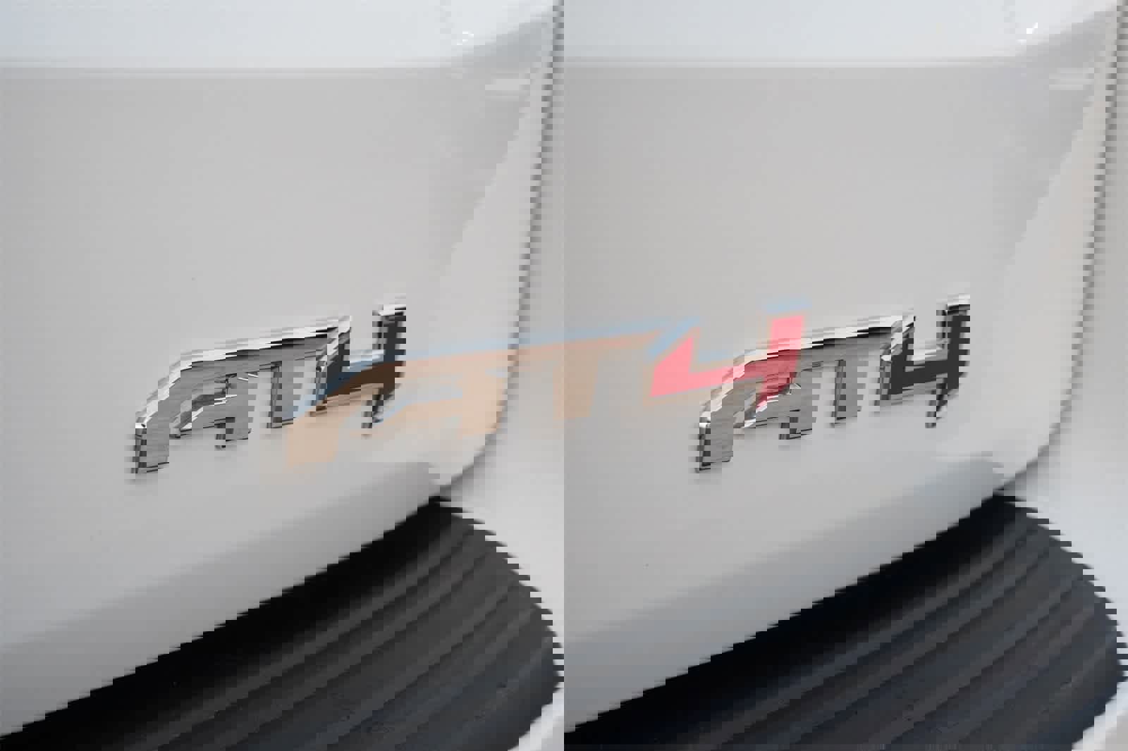 Used 2025 GMC Yukon AT4 w/ AT4 Premium Package image 20