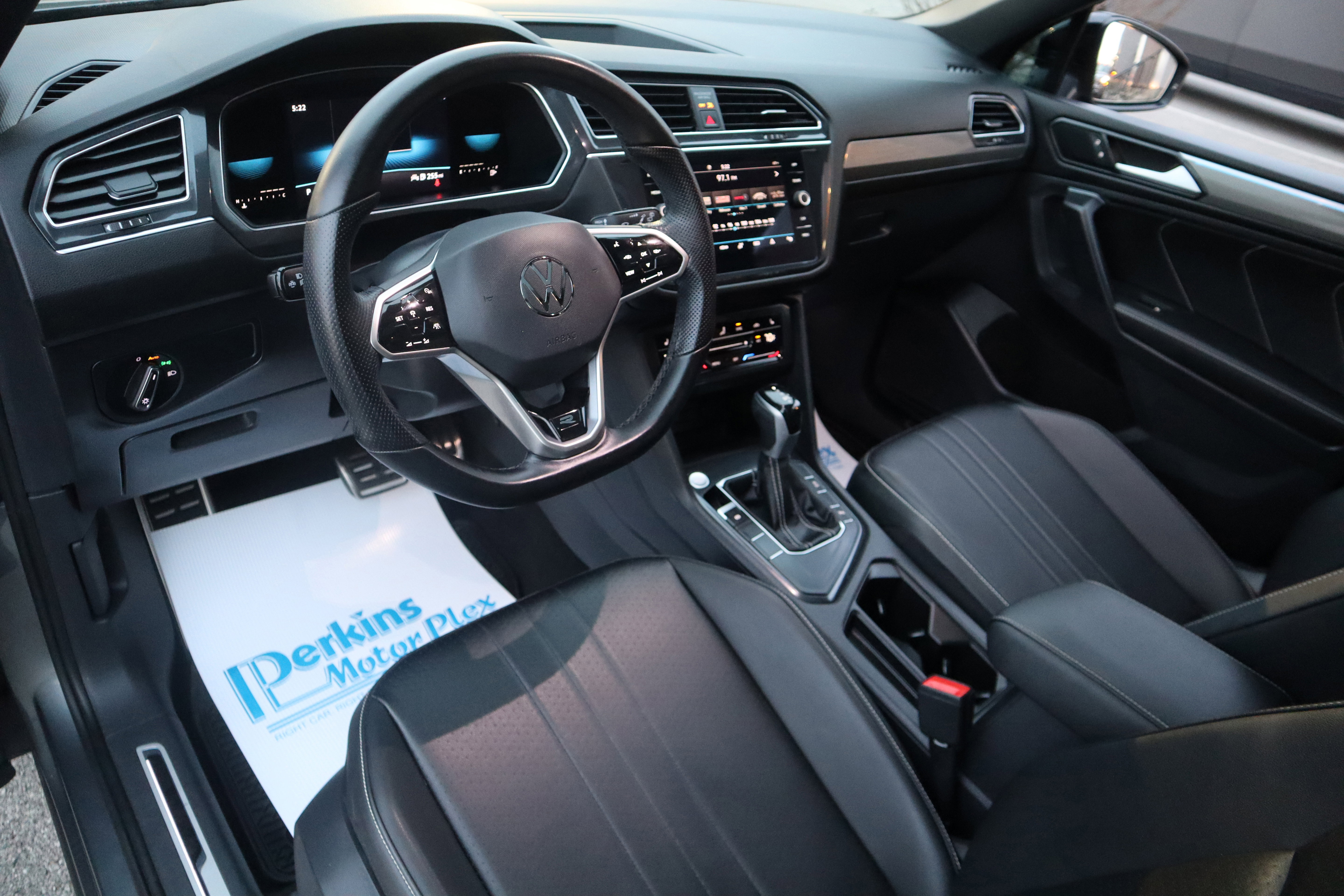 Used 2023 Volkswagen Tiguan SE R-Line image 26