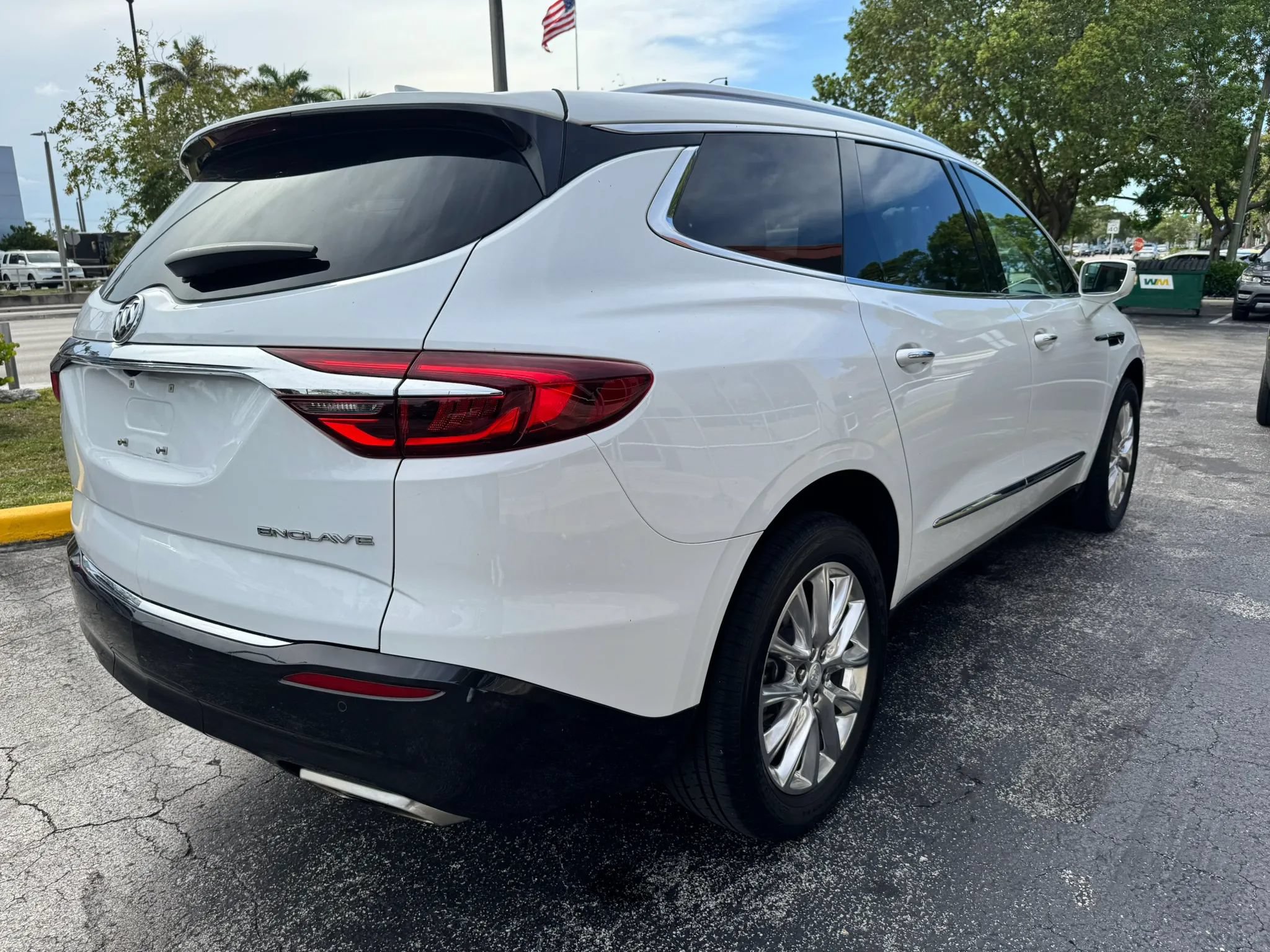 Used 2019 Buick Enclave Premium w/ Experience Buick Package FWD image 4