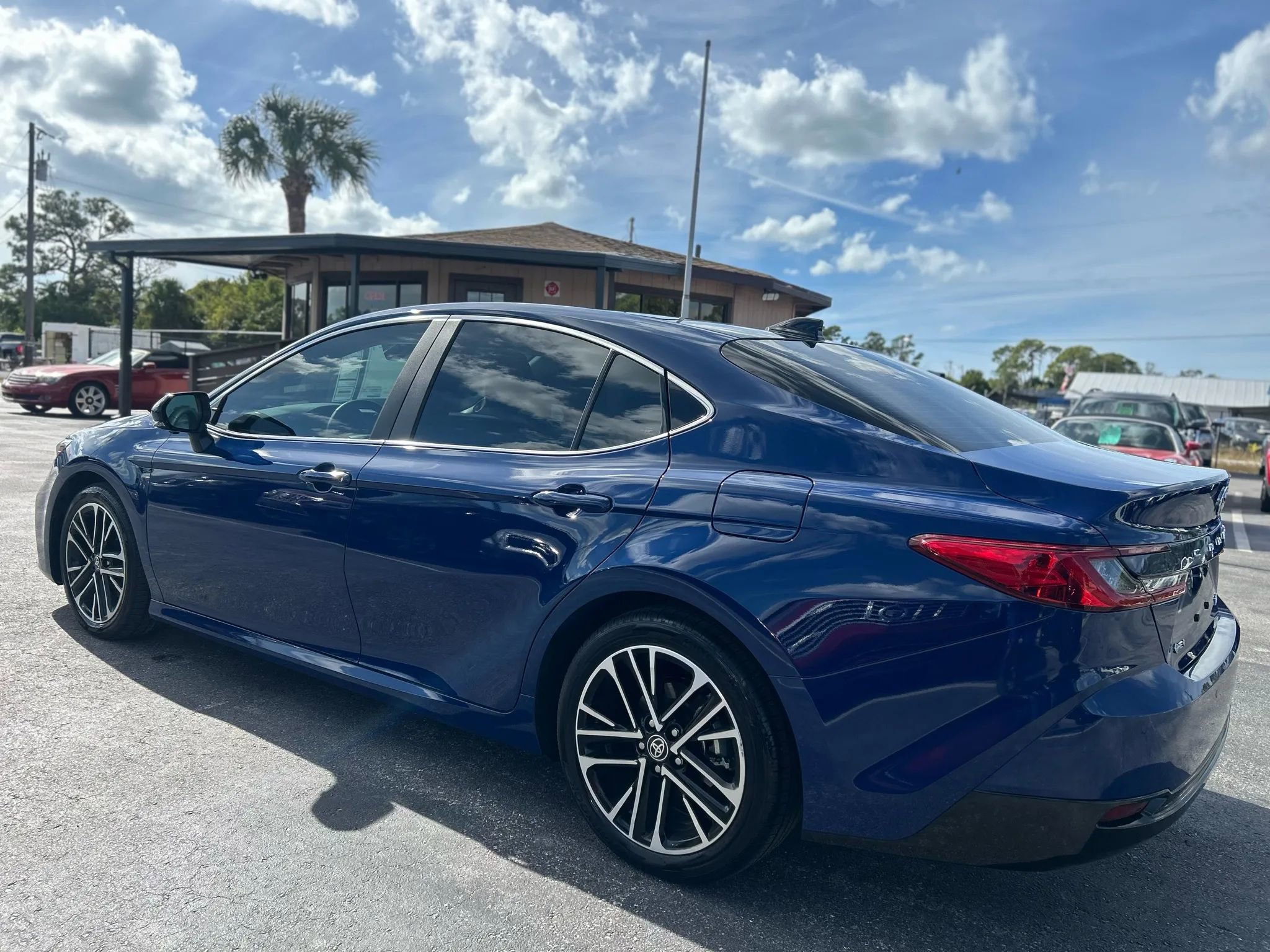Used 2025 Toyota Camry XLE image 6