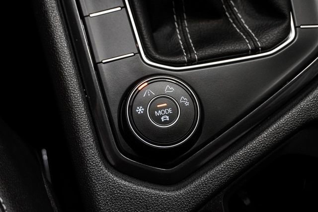 Used 2022 Volkswagen Tiguan SE image 34