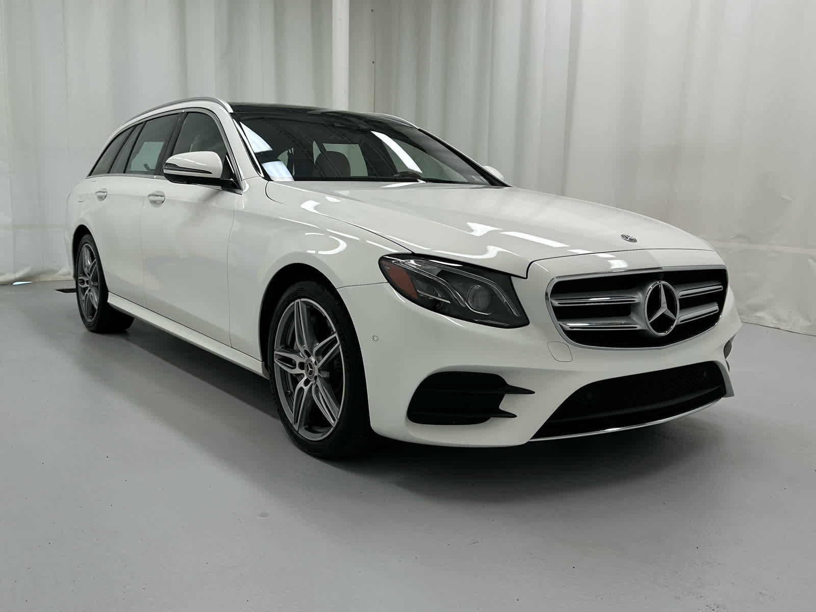 Used 2019 Mercedes-Benz E 450 4MATIC Wagon image 2