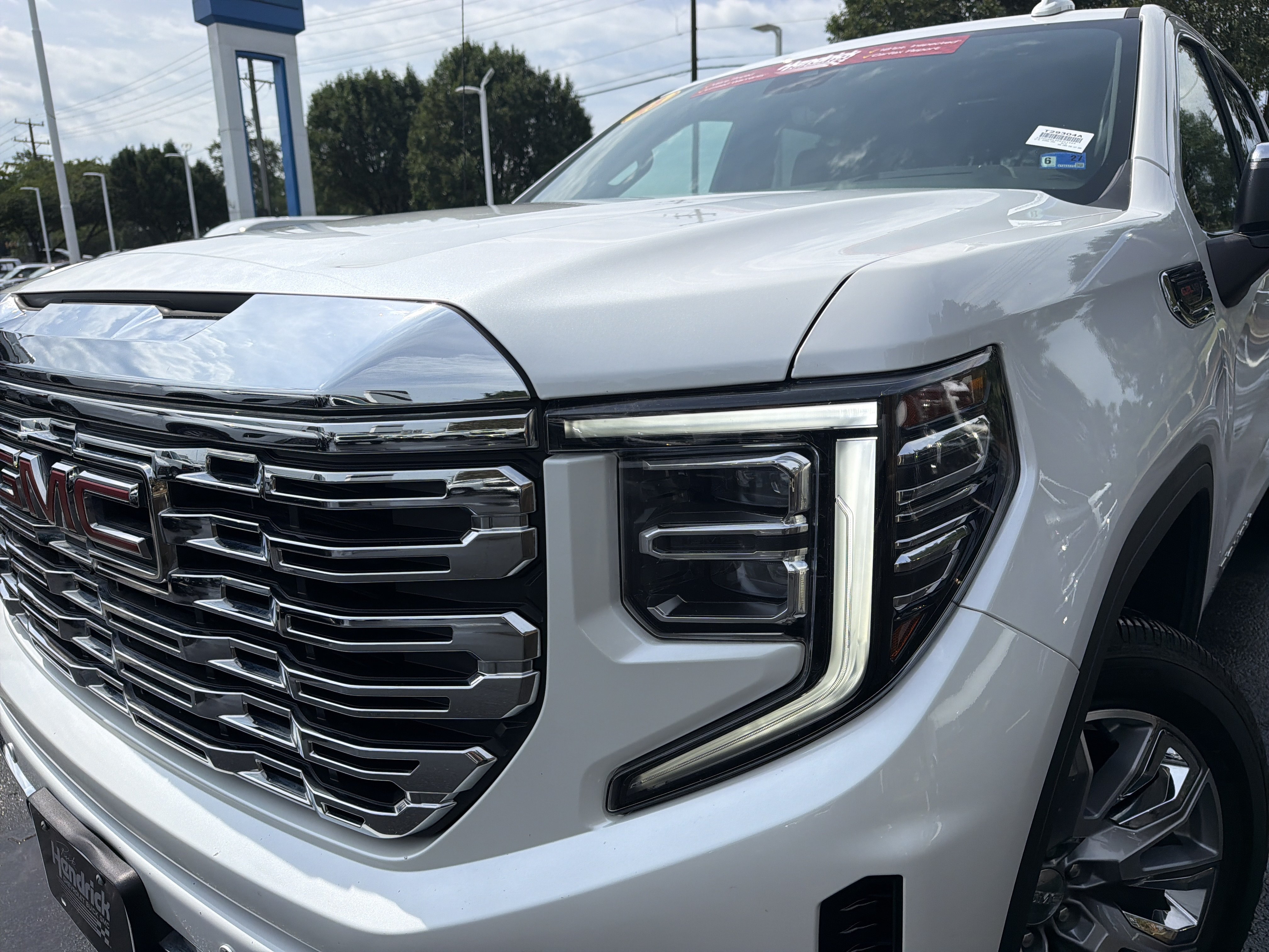 Used 2023 GMC Sierra 1500 Denali AWD/4WD image 6