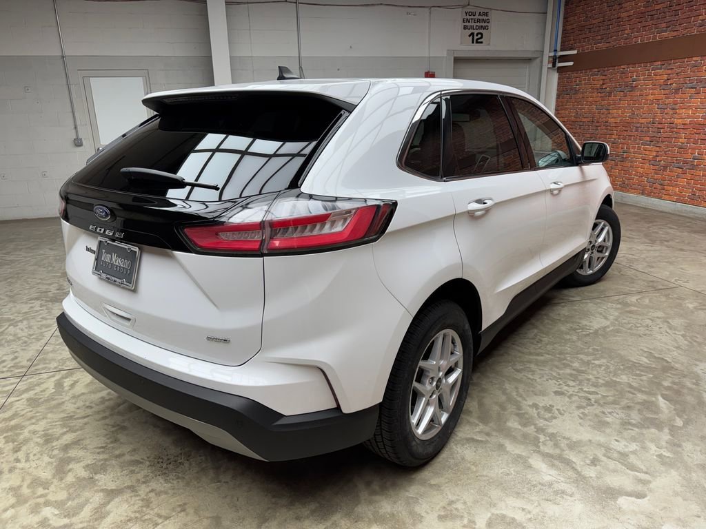 Certified 2024 Ford Edge SEL AWD/4WD image 4