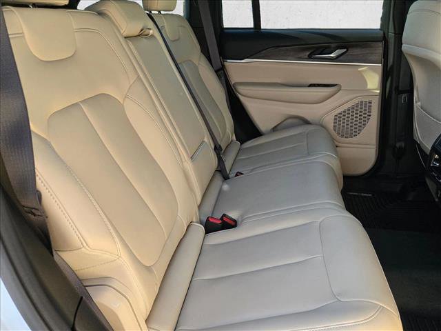 Used 2023 Jeep Grand Cherokee Limited image 20