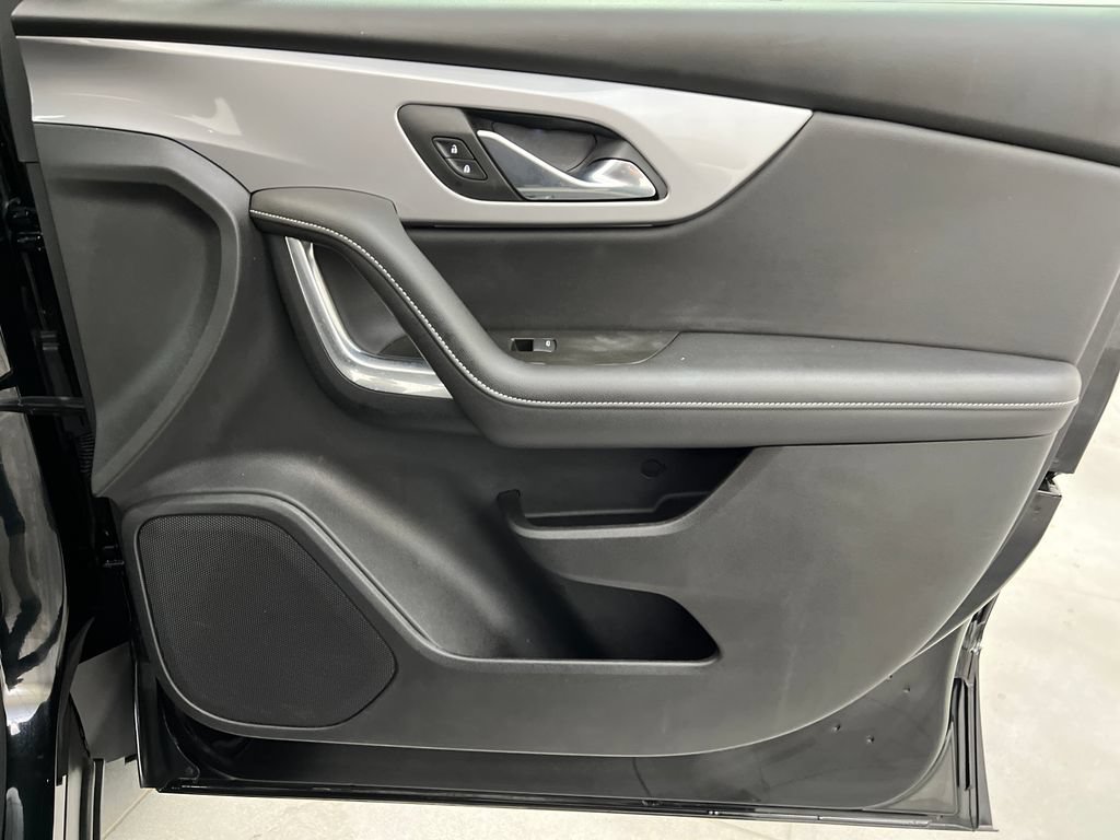 Used 2025 Chevrolet Blazer LT FWD image 30