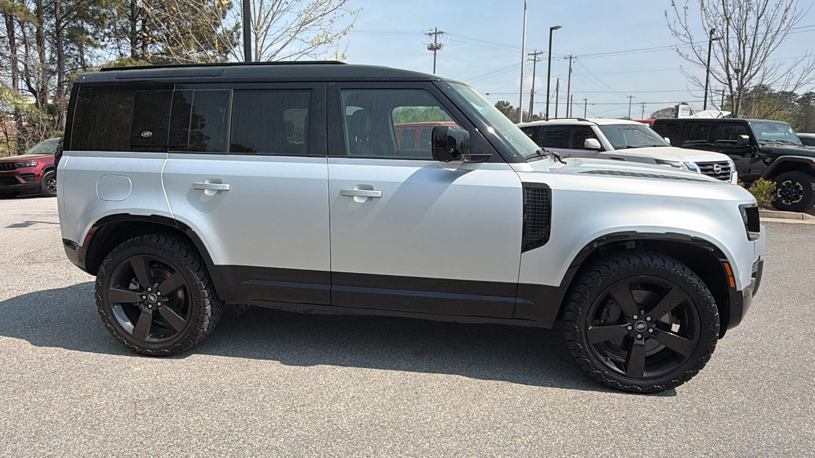 Used 2023 Land Rover Defender 110 X-Dynamic SE image 7