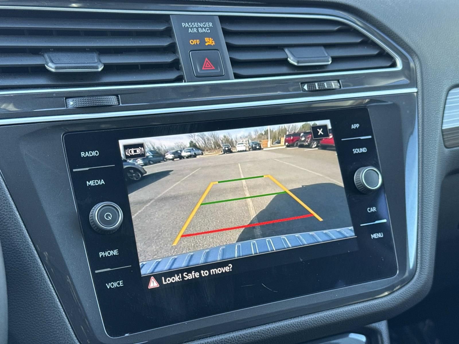 Used 2024 Volkswagen Tiguan SE image 10