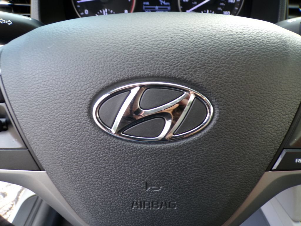 Used 2017 Hyundai Elantra SE FWD image 29