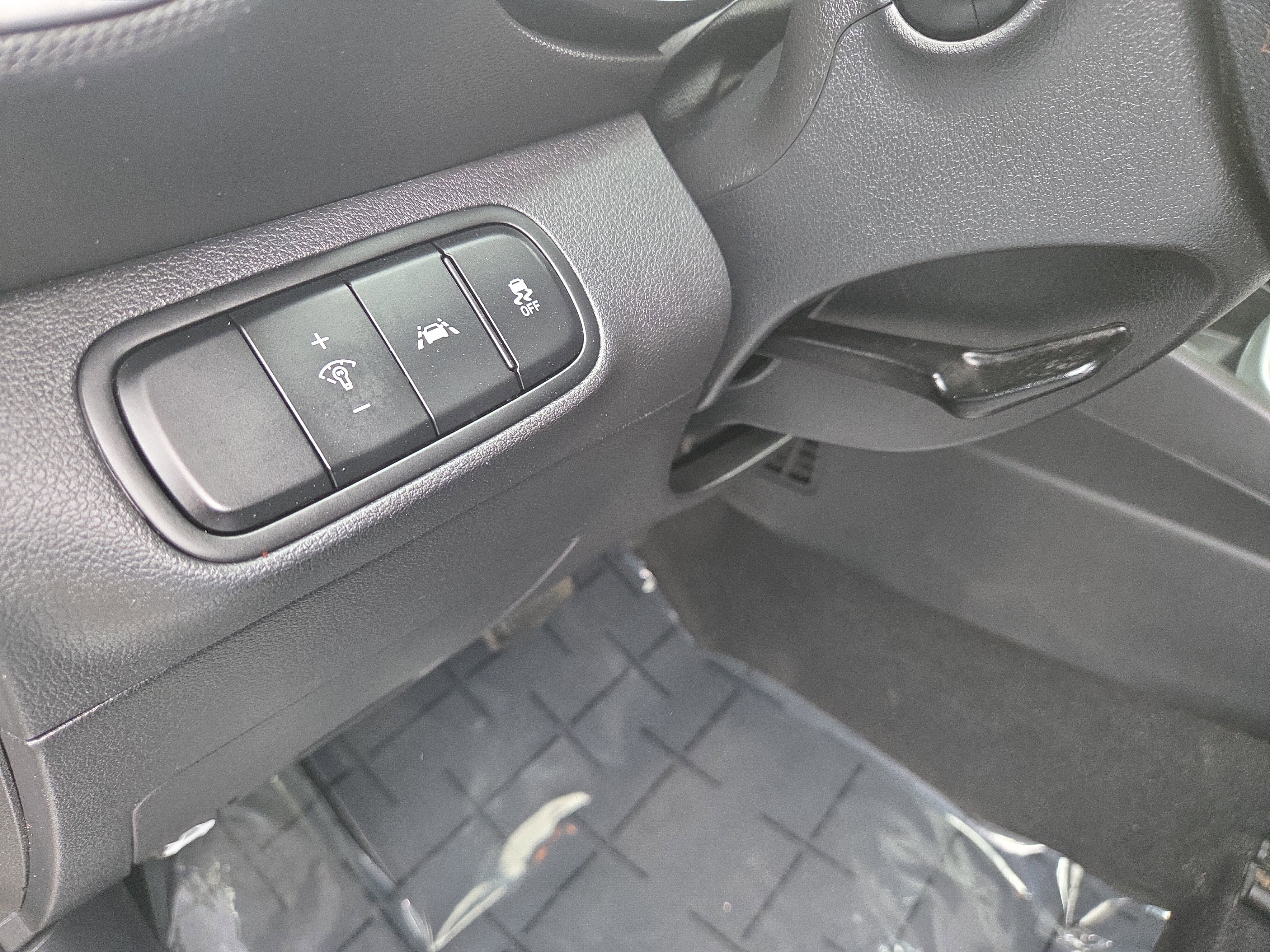 Used 2022 Hyundai Venue SEL w/ Cargo Package image 24