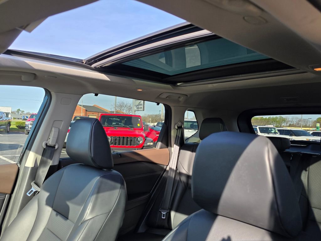 Used 2023 Nissan Rogue SV w/ SV Premium Package image 28