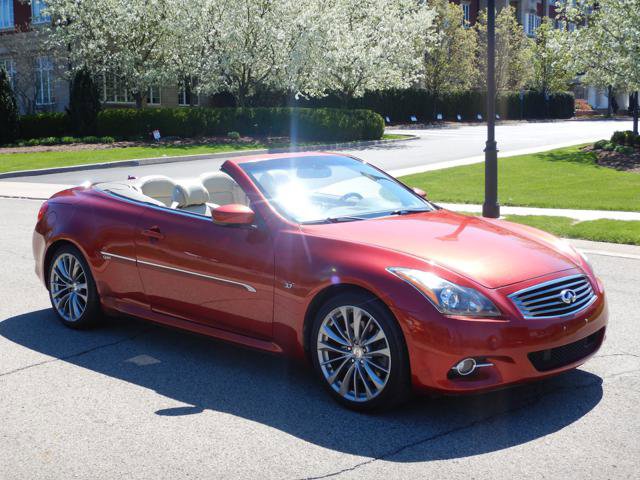 Used 2014 INFINITI Q60 Convertible w/ Premium Package image 3