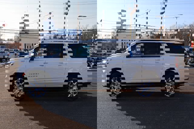 Used 2021 Chevrolet Suburban High Country image 16