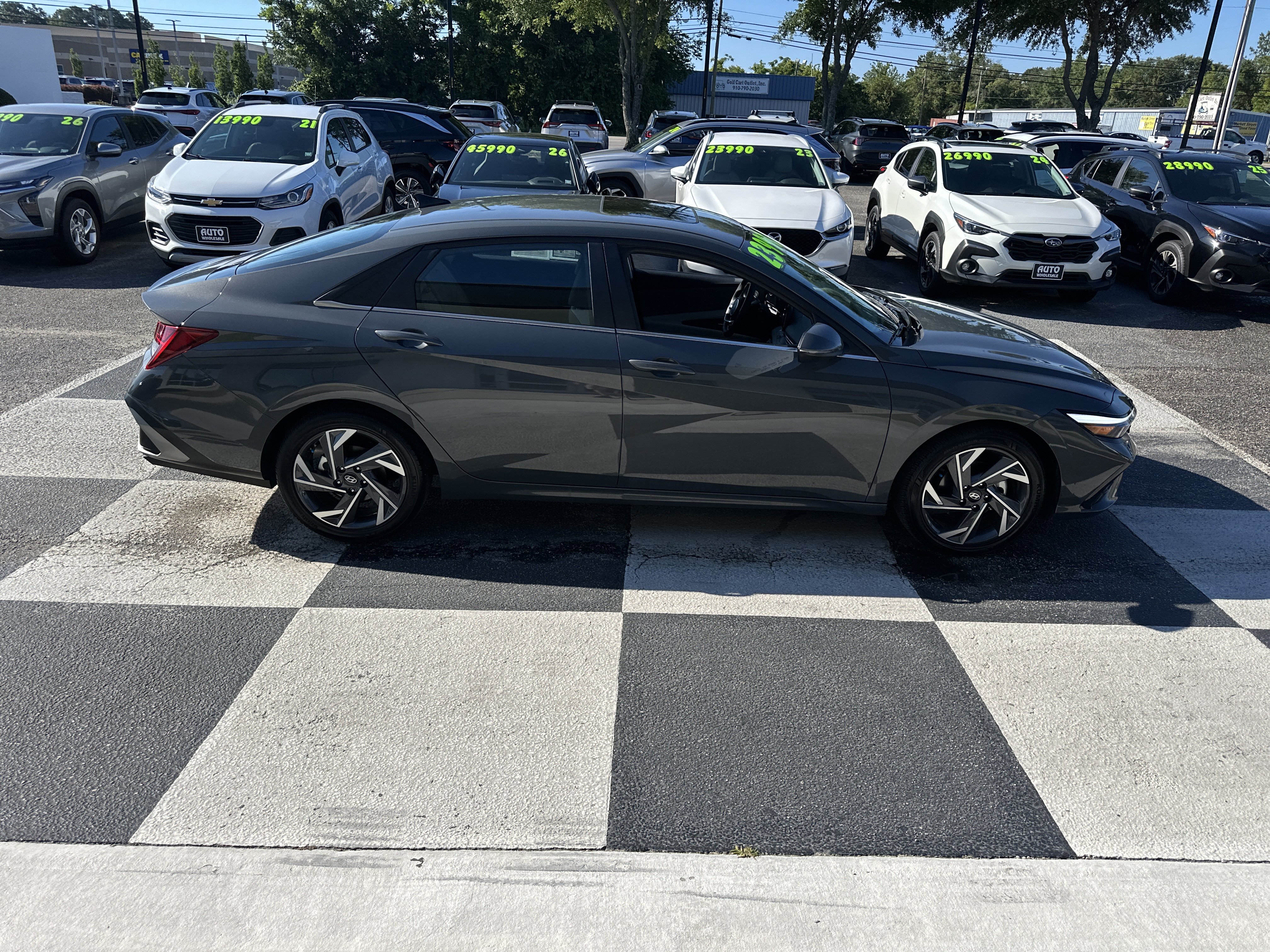 Used 2025 Hyundai Elantra Limited w/ Cargo Package FWD image 3