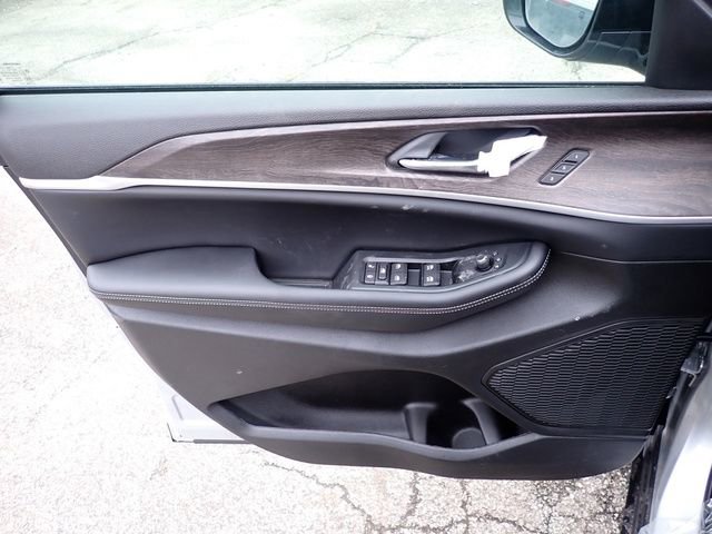 New 2025 Jeep Grand Cherokee Limited w/ Black Appearance Package image 16