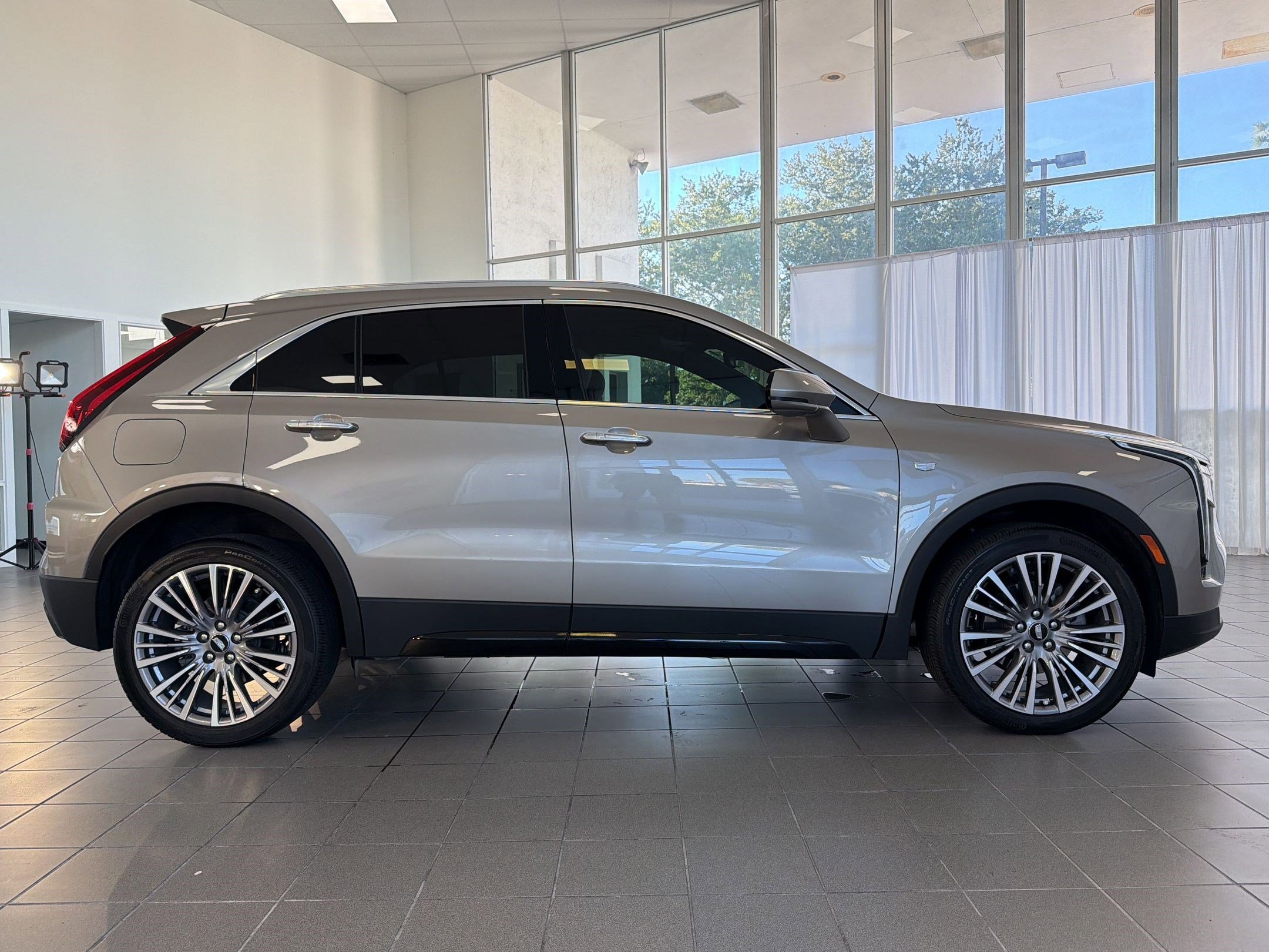 Used 2024 Cadillac XT4 Premium Luxury w/ Technology Package FWD image 8