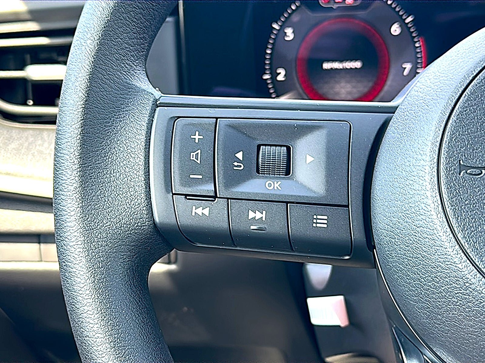 New 2027 Nissan Kicks S FWD image 19