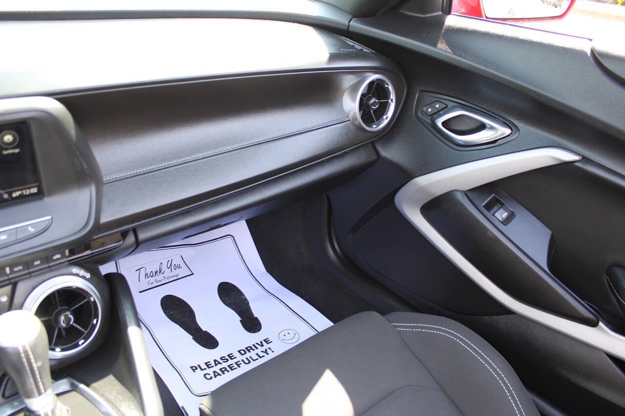 Used 2019 Chevrolet Camaro LT RWD image 15