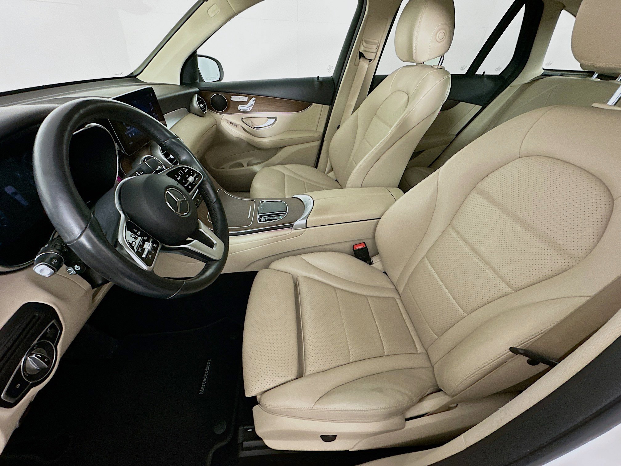 Used 2022 Mercedes-Benz GLC 300 4MATIC w/ Premium Package Lite image 13