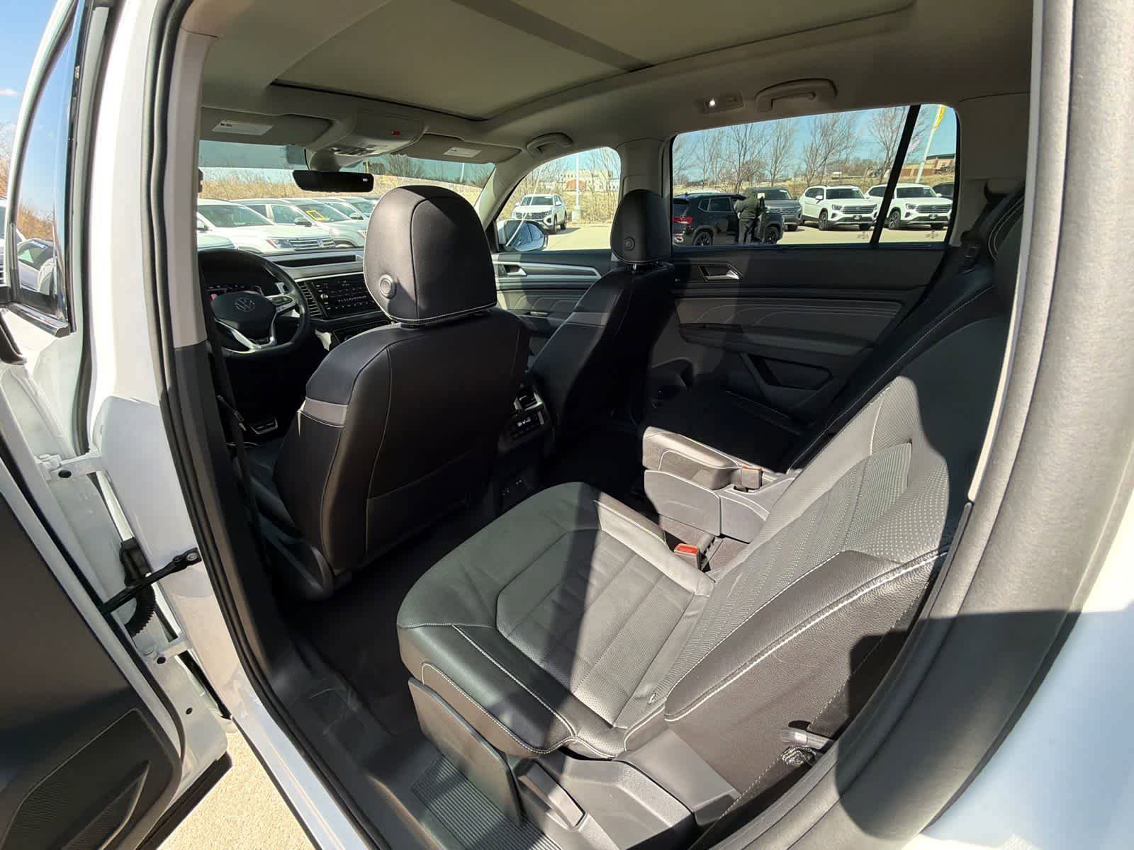 Used 2023 Volkswagen Atlas SEL Premium image 13