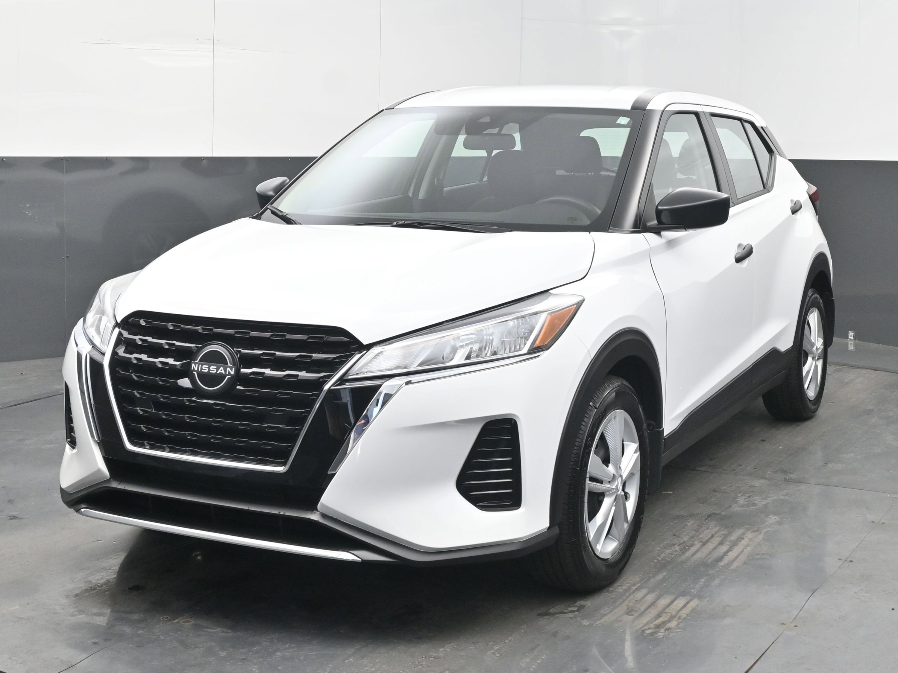 Certified 2025 Nissan Kicks Play S image 3