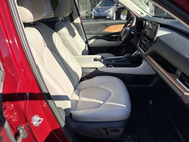 Used 2026 Toyota Grand Highlander AWD image 9
