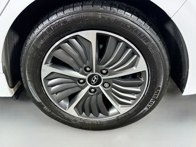 Used 2022 Hyundai Ioniq Limited image 32