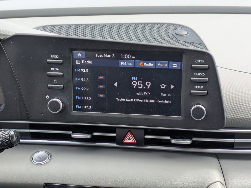 Used 2025 Hyundai Elantra Blue image 16