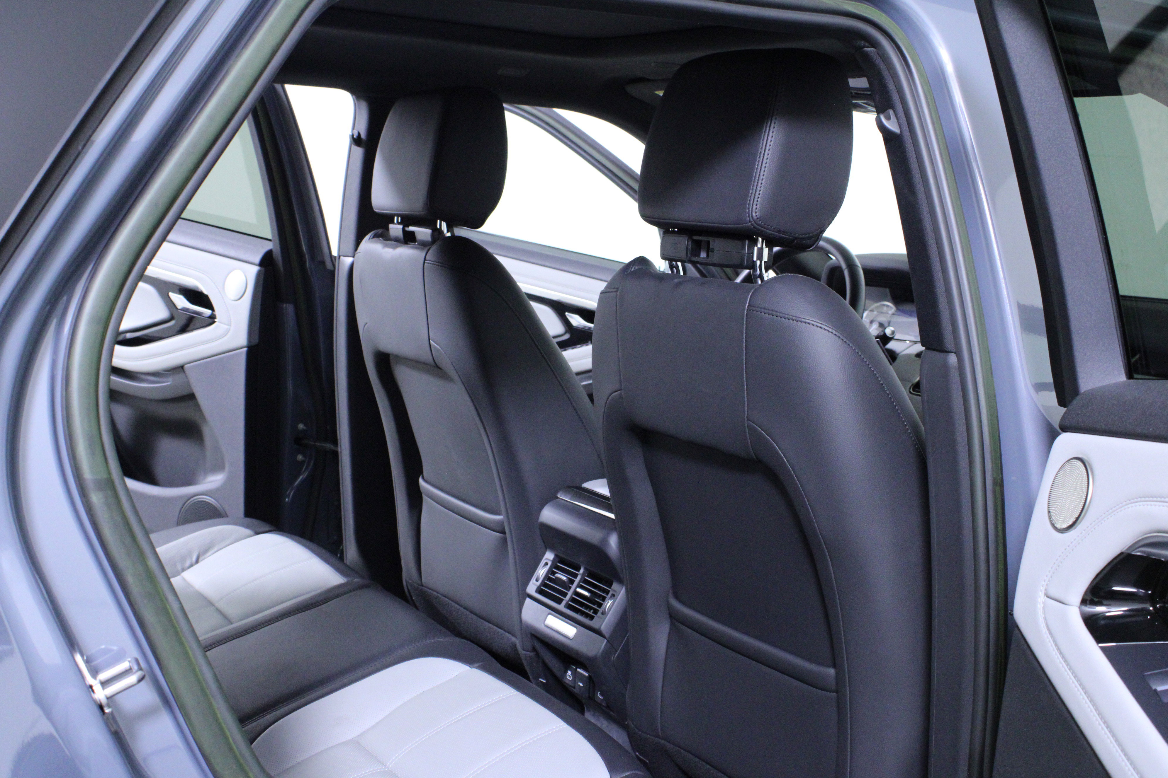 Used 2023 Land Rover Range Rover Evoque R-Dynamic SE image 13