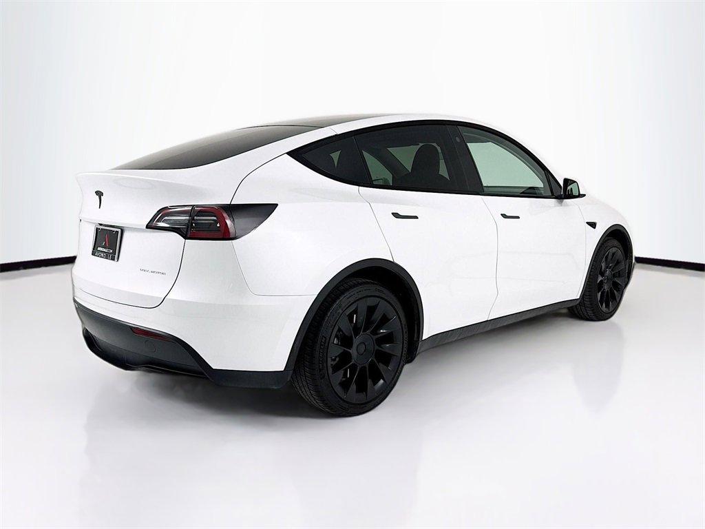 Used 2023 Tesla Model Y Long Range image 9