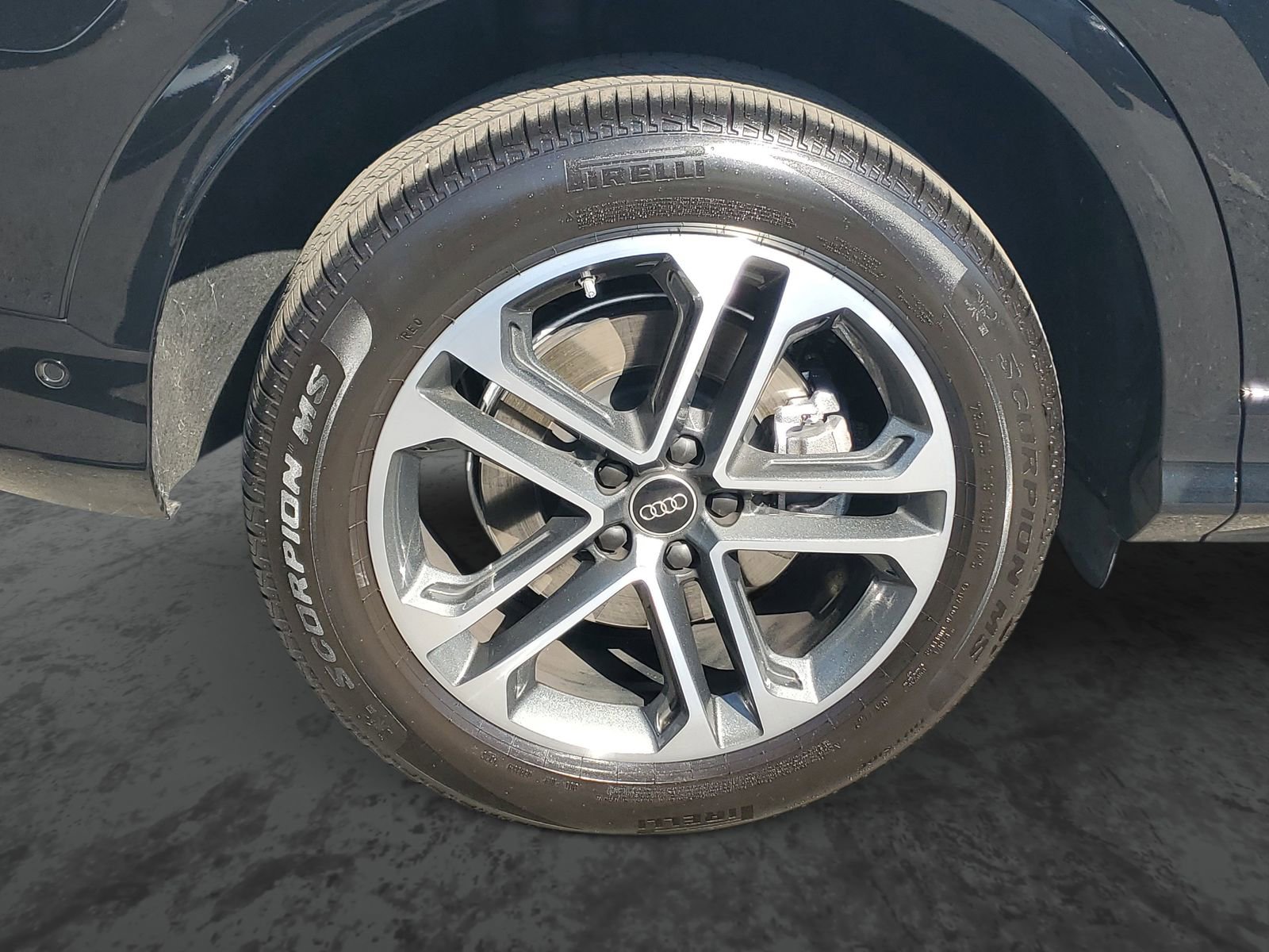 Used 2025 Audi Q5 Premium w/ Convenience Package image 6