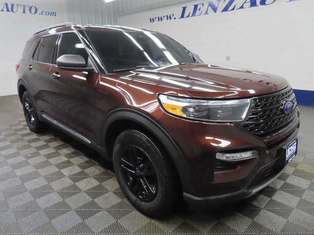 Used 2020 Ford Explorer XLT w/ Equipment Group 202A image 3