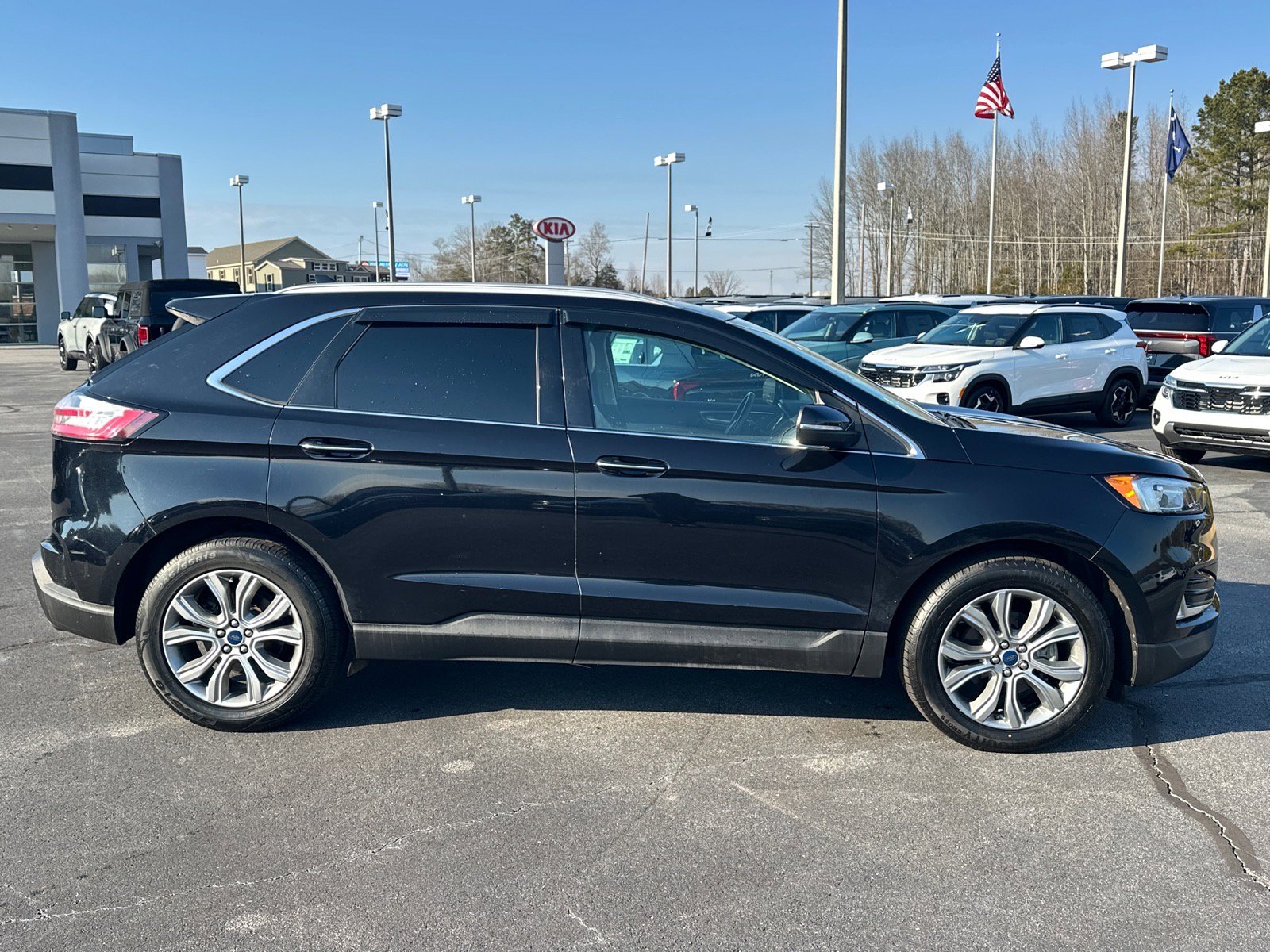 Used 2019 Ford Edge Titanium FWD image 2