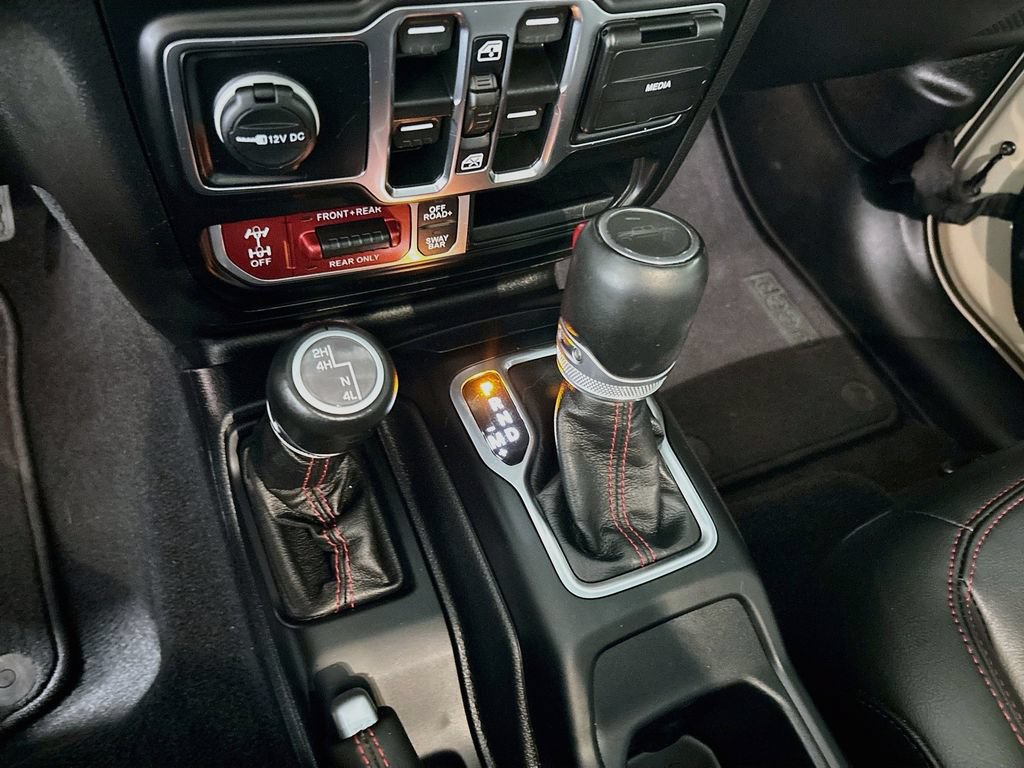 Used 2022 Jeep Gladiator Rubicon w/ Cold Weather Group AWD/4WD image 18