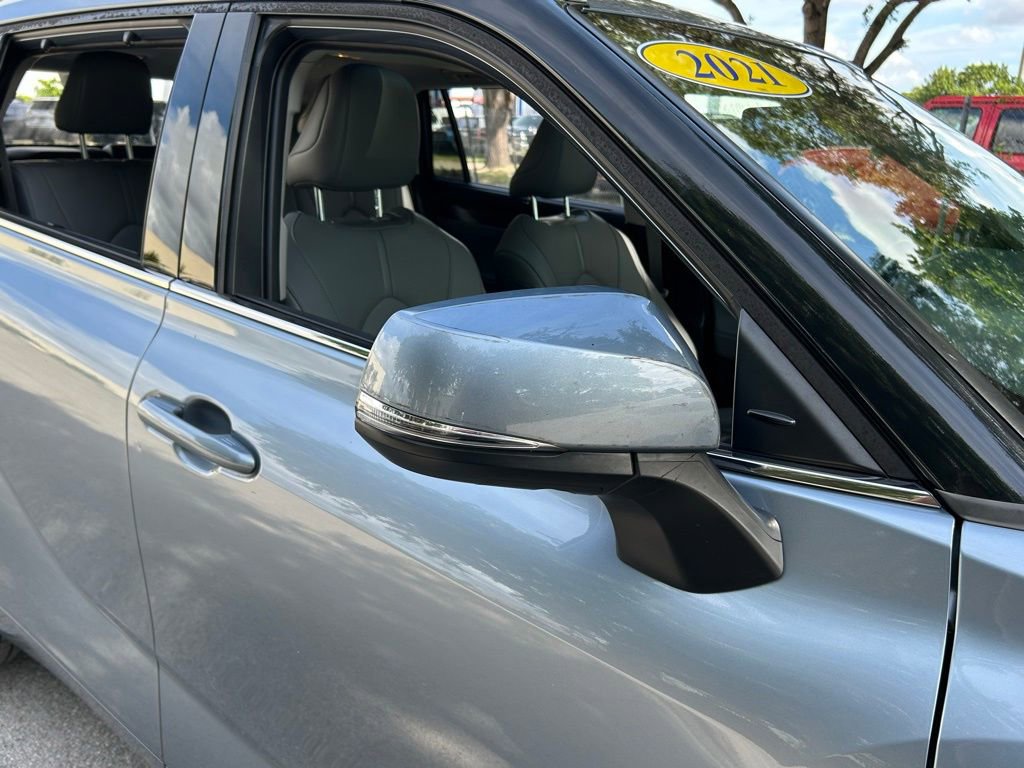 Used 2021 Toyota Highlander Limited image 34