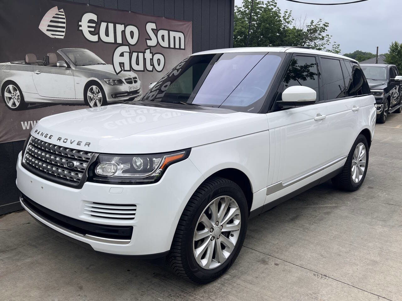 Used 2016 Land Rover Range Rover HSE image 3