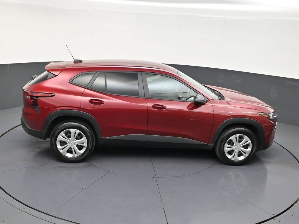 Used 2025 Chevrolet Trax LS image 18