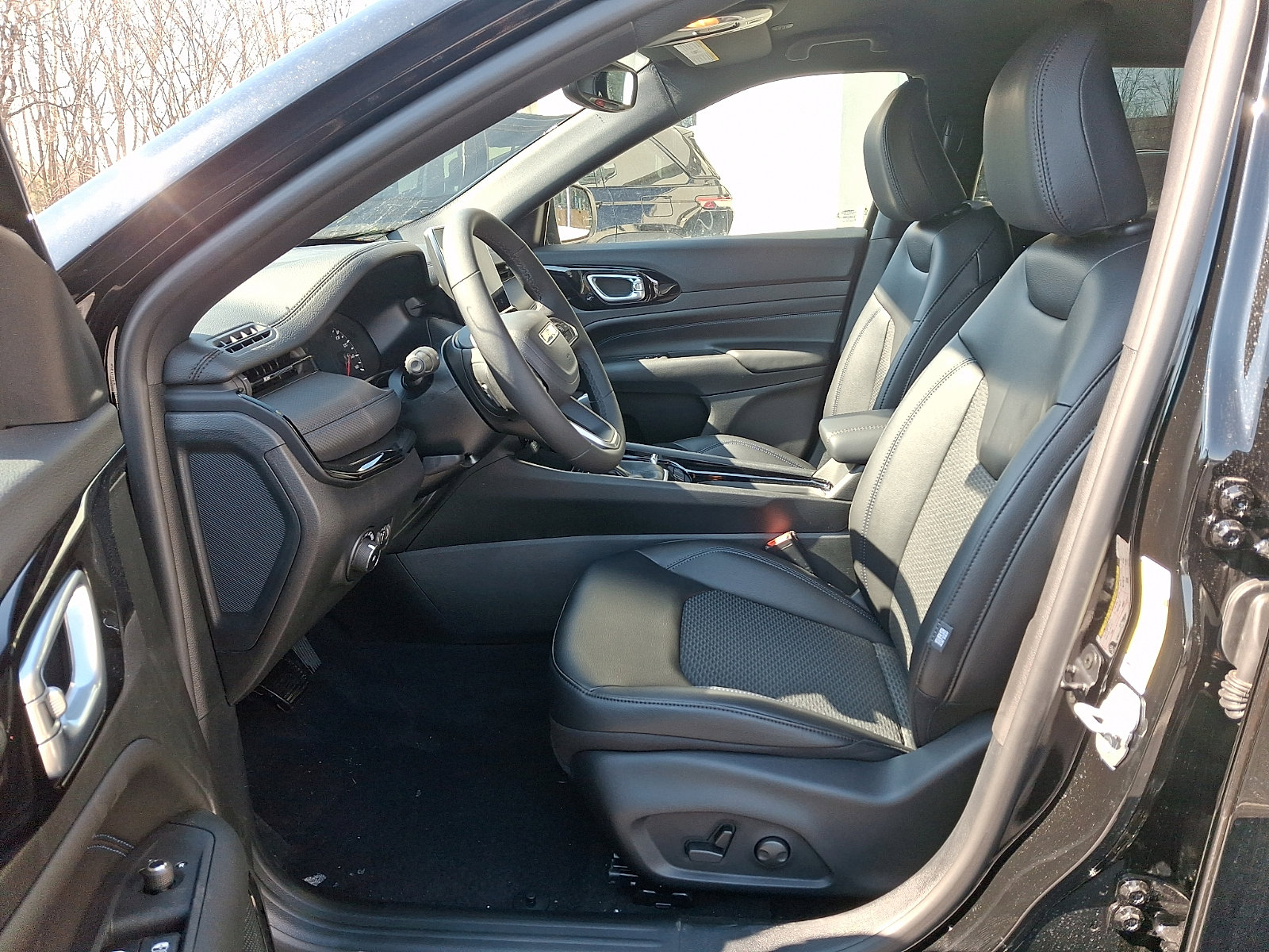 New 2026 Jeep Compass Latitude image 9