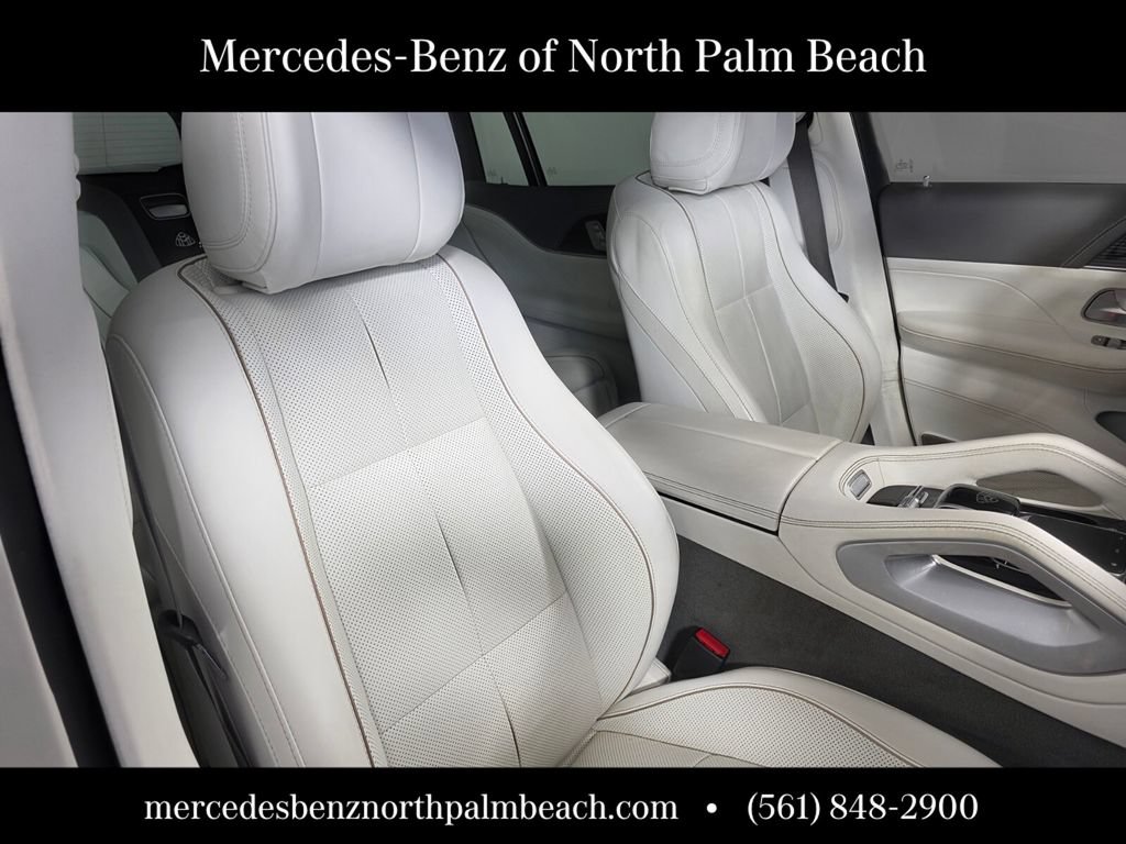 Used 2022 Mercedes-Benz Maybach GLS 600 4MATIC image 34