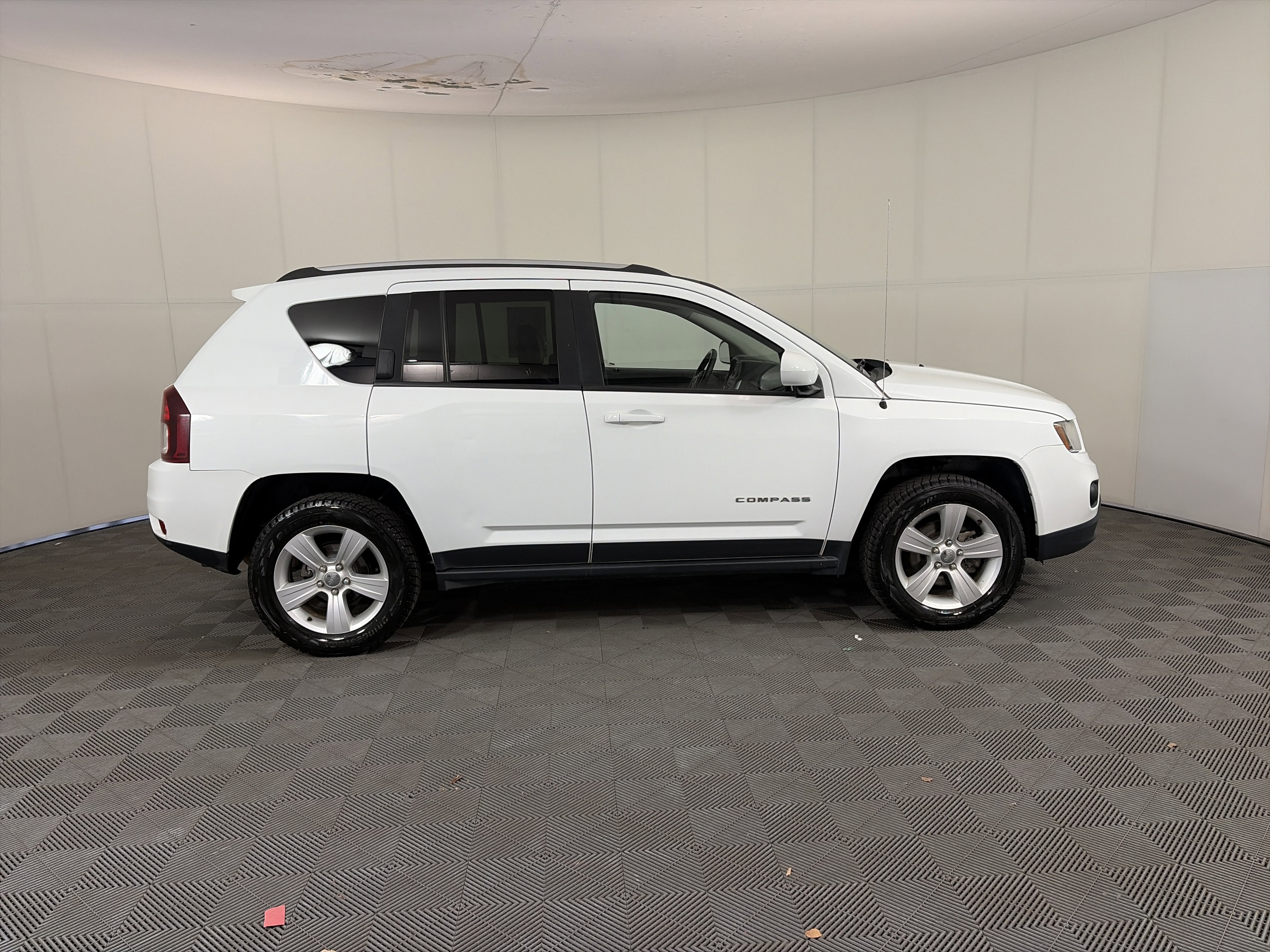 Used 2016 Jeep Compass Latitude AWD/4WD image 4