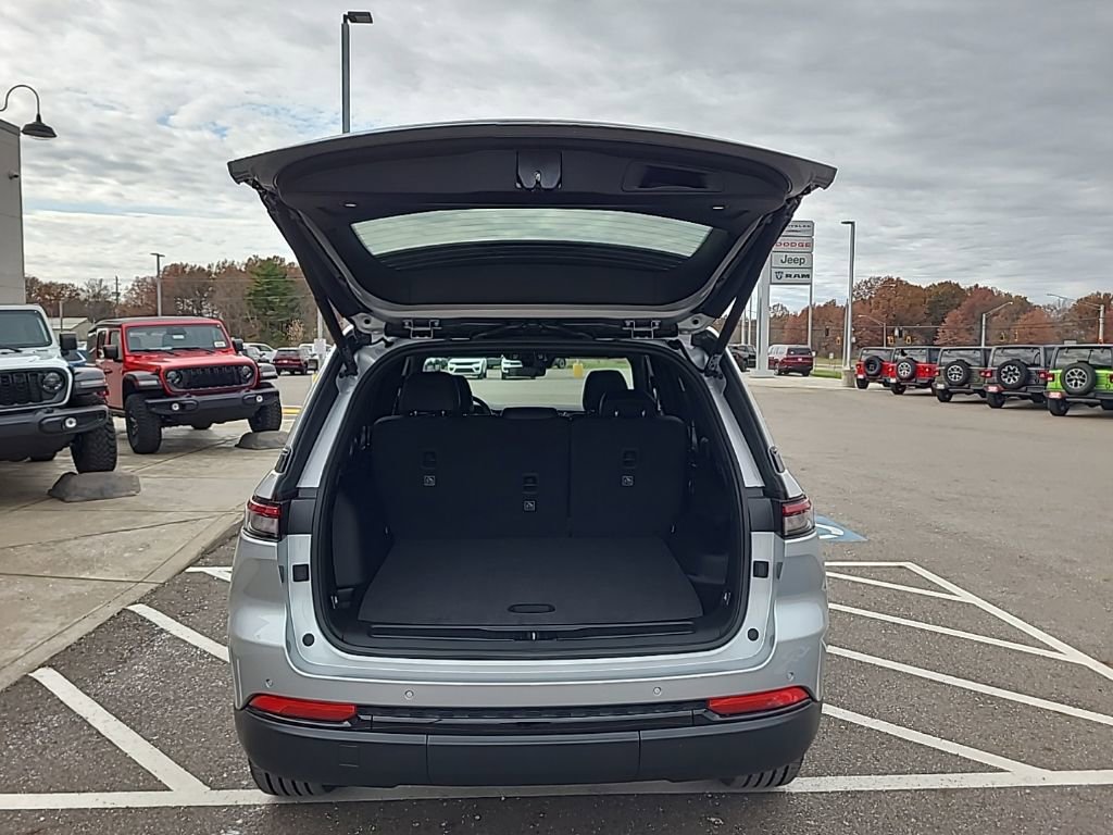 New 2025 Jeep Grand Cherokee 4WD image 27
