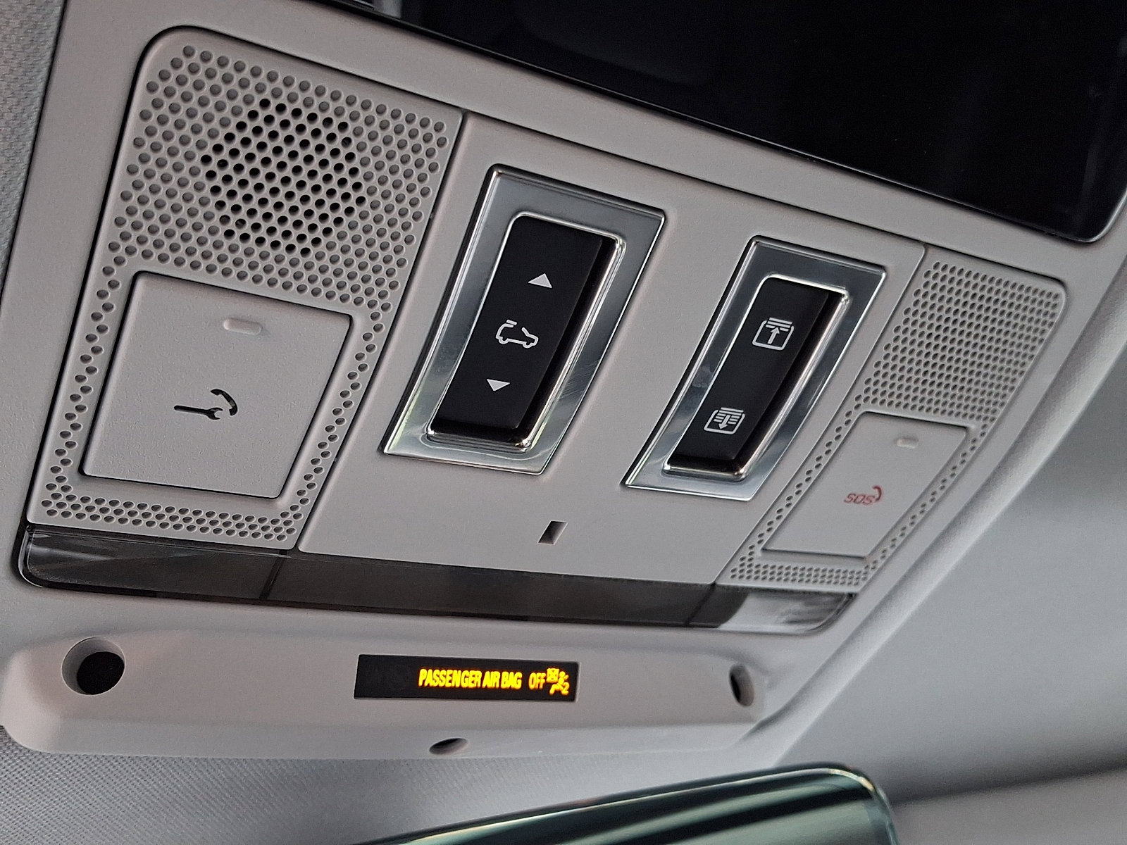 Used 2025 Land Rover Defender 110 S image 24